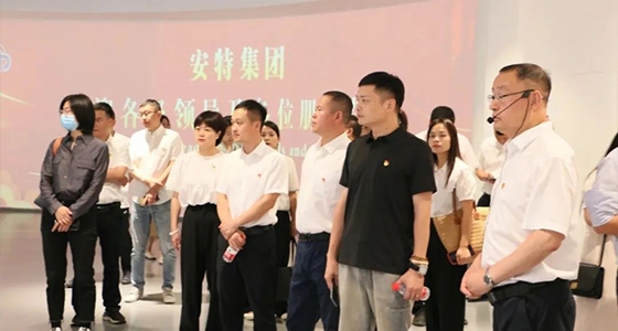 全县两新党建工作会议党员参观122cc太阳集成游戏党群服务中心