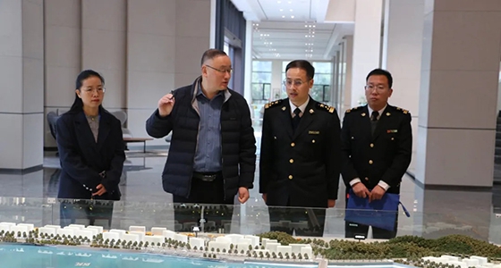 邵阳海关关长洪壮一行调研122cc太阳集成游戏集团